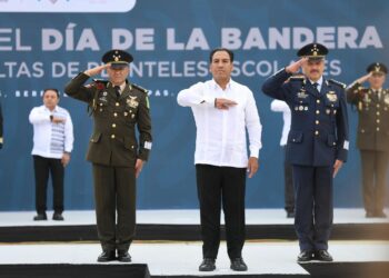 La Bandera Nacional nos da identidad, fuerza y espíritu libertario: Eduardo Ramírez