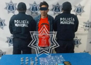 Elemento de la Policía Municipal de San Cristóbal detienen a sujeto por posible delitos contra la salud tras hallazgo de estupefacientes