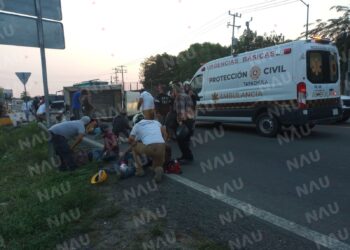 Vuelca vehículo con 20 trabajadores en Tapachula; al menos 10 lesionados