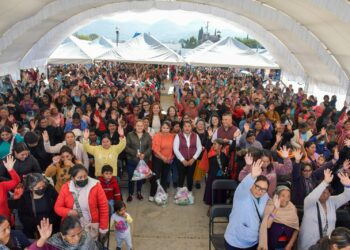 Fabiola Ricci entrega despensas a mujeres y reconoce su esfuerzo diario al frente de sus familias
