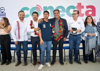 En Comitán, Eduardo Ramírez fortalece la conectividad y los espacios escolares en beneficio de la juventud