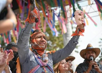Eduardo Ramírez y el pueblo de Ocozocoautla viven el Carnaval Zoque Coiteco