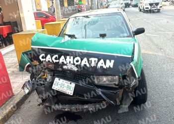 Choque entre taxi y particular deja 2 lesionados
