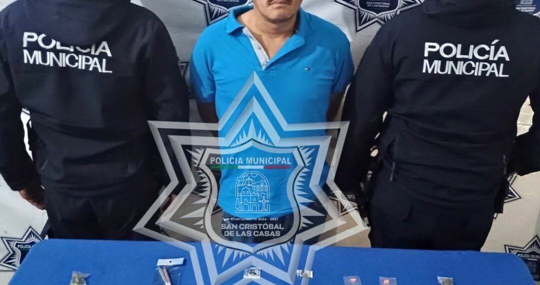 Policia Municipal de San Cristóbal asegura a presunto narcomenudista en operativo
