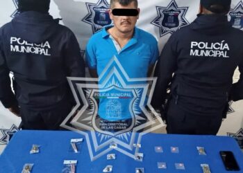 Policia Municipal de San Cristóbal asegura a presunto narcomenudista en operativo