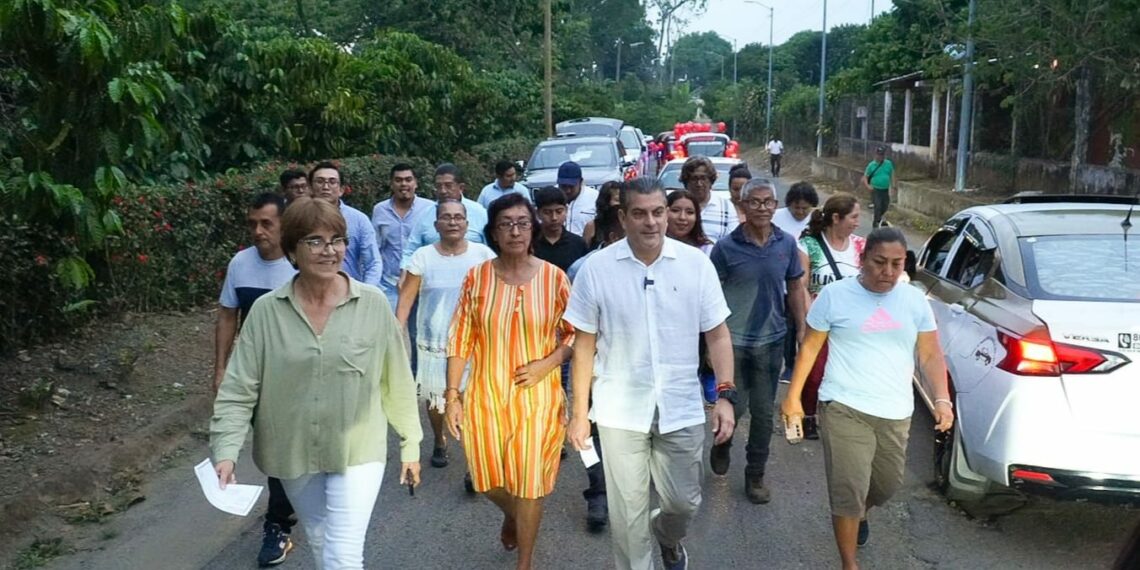 Yamil Melgar lleva seguridad y bienestar a ejidos de Tapachula con luminarias de alta calidad