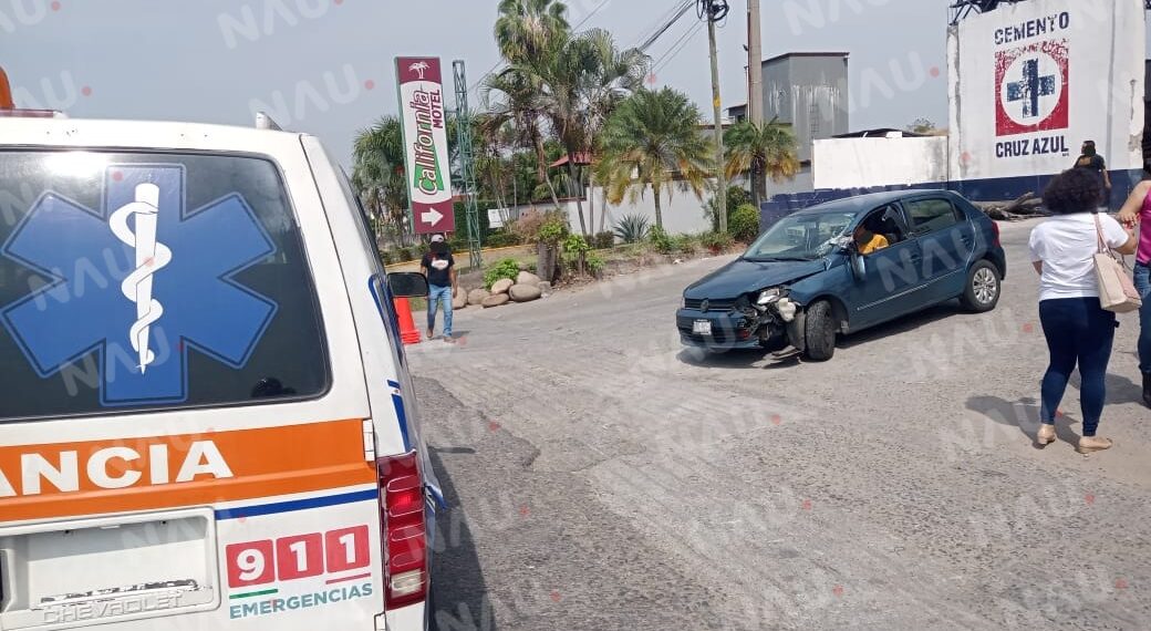 Mujer resulta con crisis nerviosa tras accidente vehicular en Tapachula