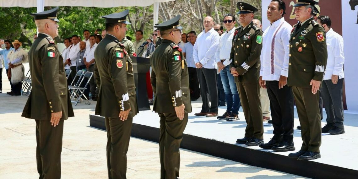 Eduardo Ramírez atestigua toma de protesta del nuevo comandante de la 31 Zona Militar