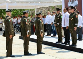 Eduardo Ramírez atestigua toma de protesta del nuevo comandante de la 31 Zona Militar