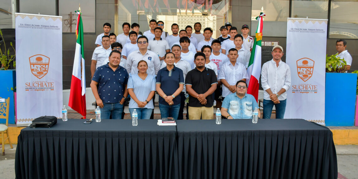Ayuntamiento de Suchiate entrega 50 cartillas del Servicio Militar Nacional