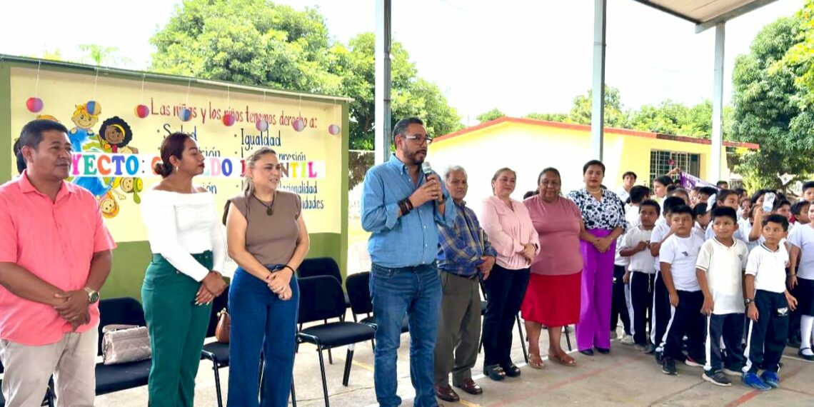 Julio Gamboa junto al IEPC promueven la democracia en escuelas primarias