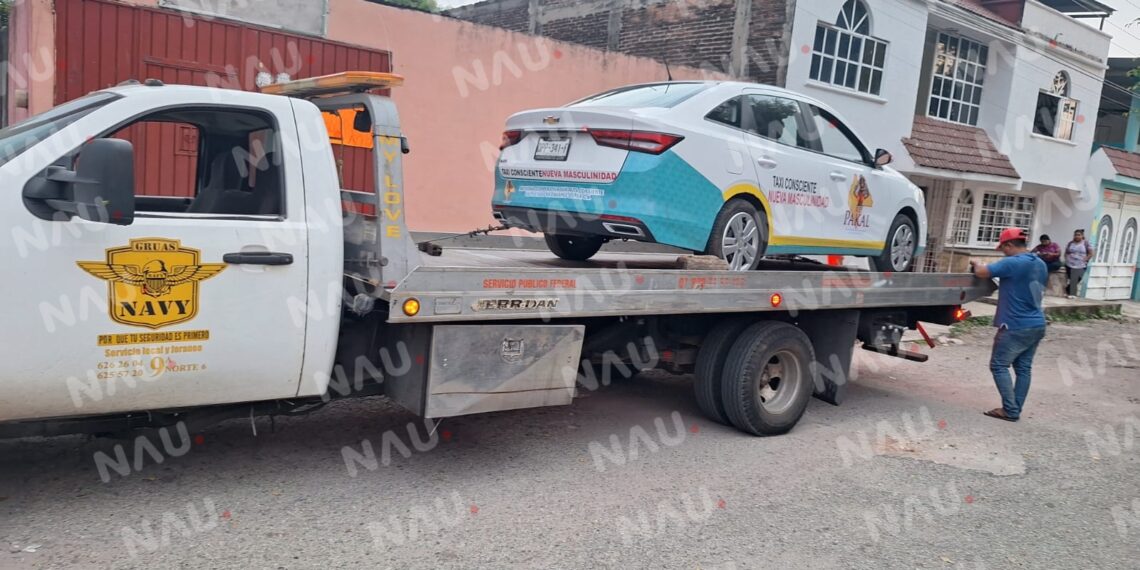 Detienen carro con placas particulares que simulaba servicio de taxis protegido por líder social