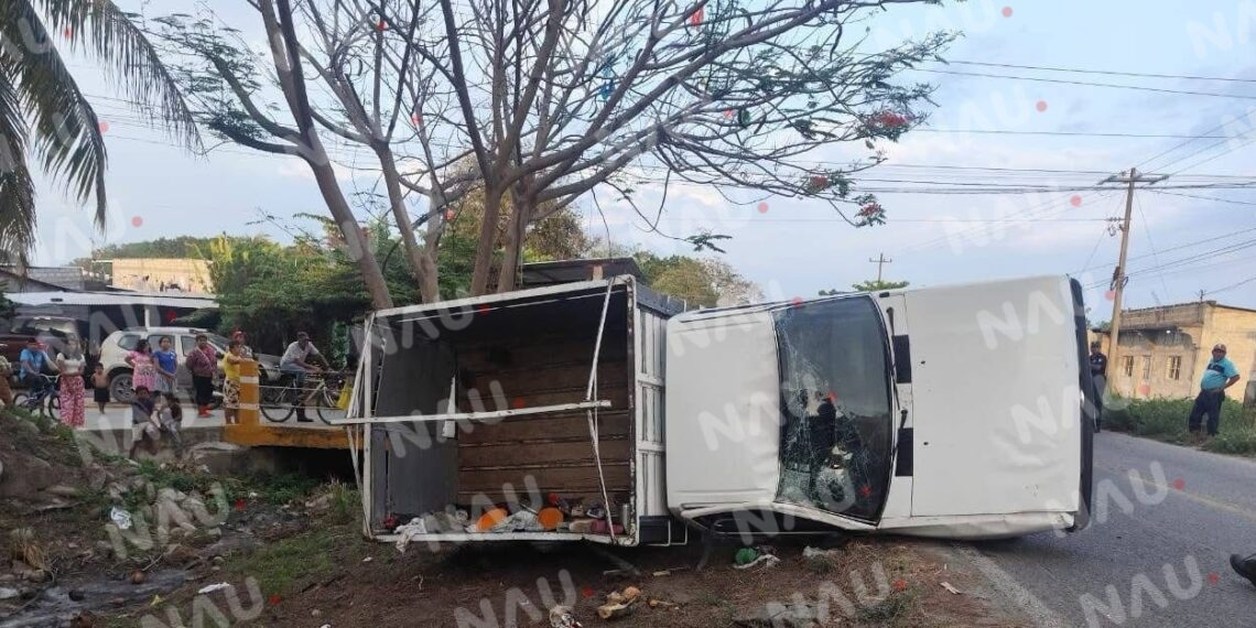 Nueve personas lesionadas tras volcadura de camioneta en Mazatán