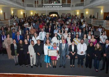 Entregan Medalla “Dr. Manuel Velasco Suárez al Mérito Sancristobalense” a la Dra. María Victoria Espinosa Villatoro