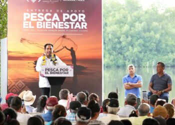 Eduardo Ramírez impulsa desarrollo pesquero en Pijijiapan con entrega de apoyos