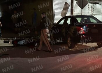 Accidente vehicular en la colonia La Joya deja a motociclista lesionado