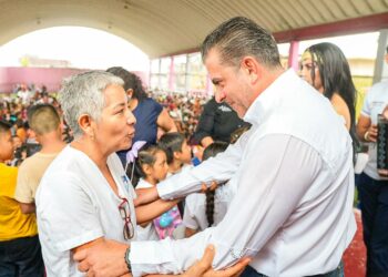 En la colonia 5 de Febrero, celebra Yamil Melgar el Día del Niño y la Niña