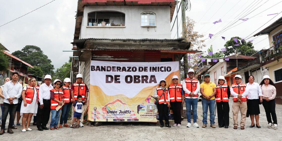Fabián Barrios de León da banderazo para la ampliación de más de 300 metros de drenaje sanitario en Unión Juárez