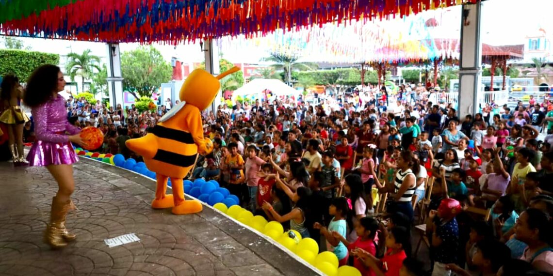 Gobierno de Tuxtla Chico festeja a los niños y niñas de forma espectacular.