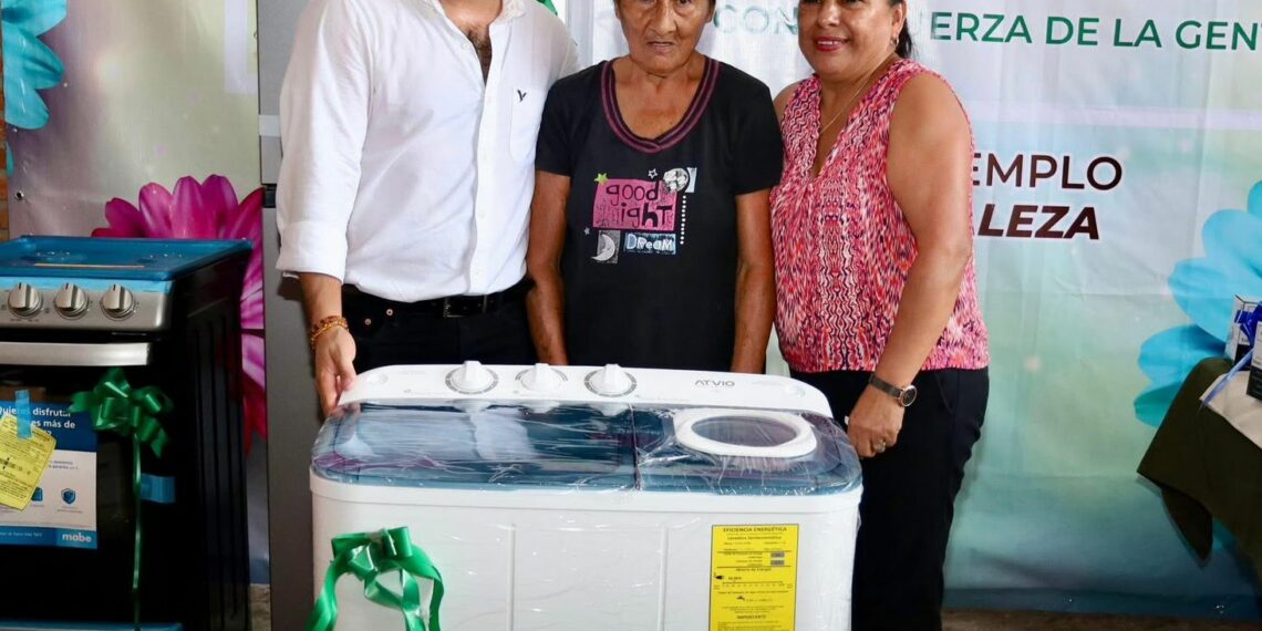 Víctor Saldaña, festejó a las mamás del Barrio “La Unidad”. En #Cacahoatán 💚