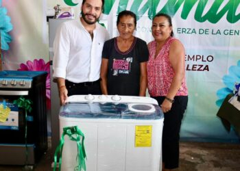 Víctor Saldaña, festejó a las mamás del Barrio “La Unidad”. En #Cacahoatán 💚