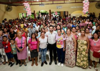Víctor Saldaña, celebra a las mamás del Barrio Emiliano Zapata en #Cacahoatán 💚
