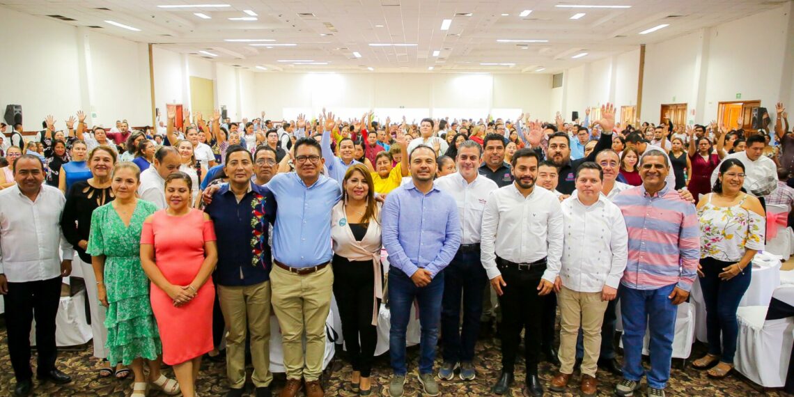 Yamil Melgar reconoce a trabajadores del COBACH