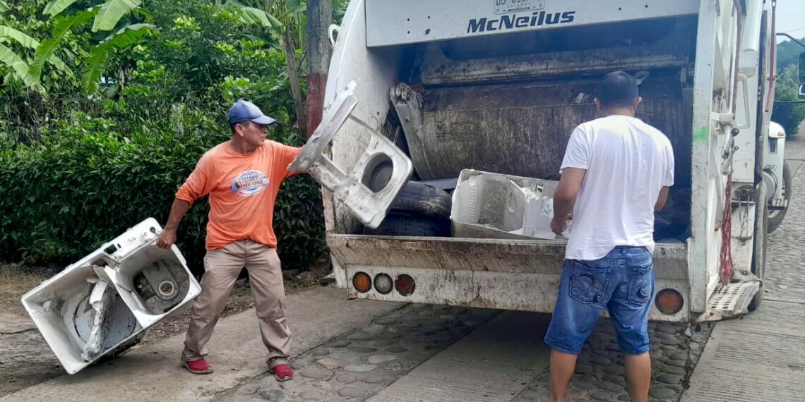 Gobierno de Tuxtla Chico continua reforzándo las tareas de descacharramiento en cabecera y comunidades