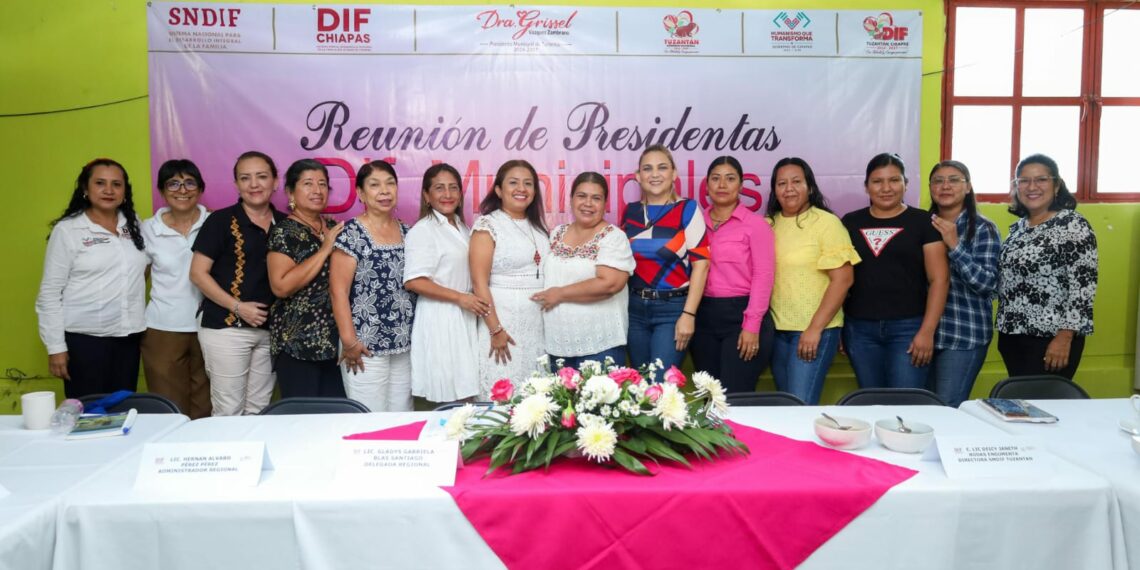 Karla del Toro asiste a la tercera reunión de Presidentas y Directoras(es) de los SDIF de la Región X Soconusco.