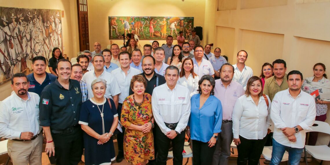 Yamil Melgar encabeza presentación del Plan Integral Hídrico para COAPATAP