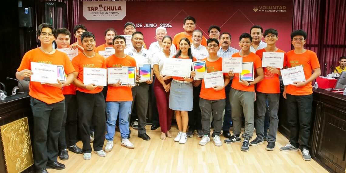 Yamil Melgar reconoce la participación de estudiantes de la UNACH en concurso nacional