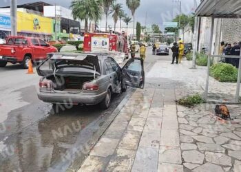 Incendio de vehículo provoca movilización de bomberos en Tapachula