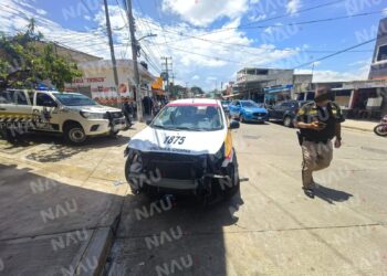 Motociclista resulta lesionado tras choque contra taxi en la colonia Indeco Cebadilla