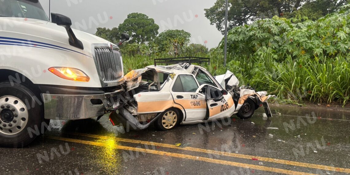 Fuerte carambola en Tapachula deja severos daños y caos vehicular