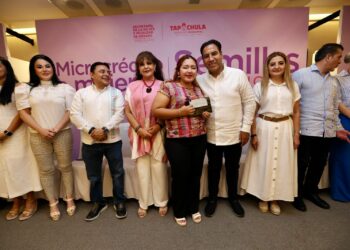 En Tapachula, Eduardo Ramírez entrega microcréditos a emprendedoras e inaugura Centro LIBRE