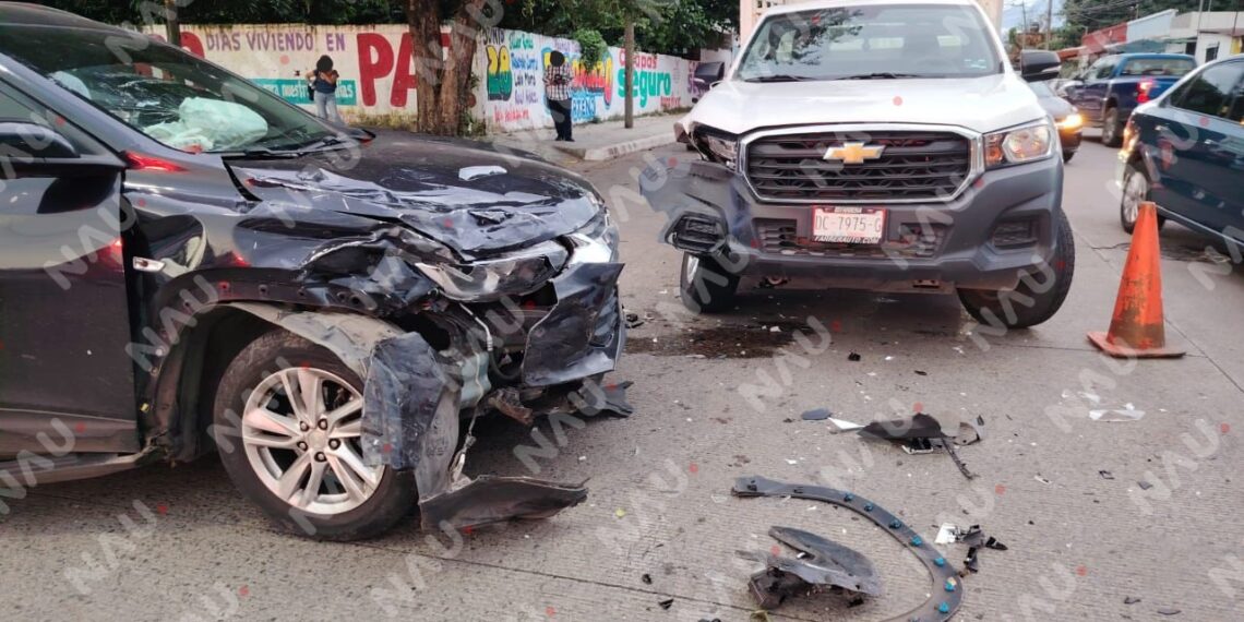 Choque múltiple por exceso de velocidad deja daños materiales en Tapachula