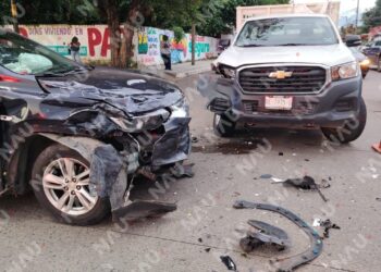 Choque múltiple por exceso de velocidad deja daños materiales en Tapachula