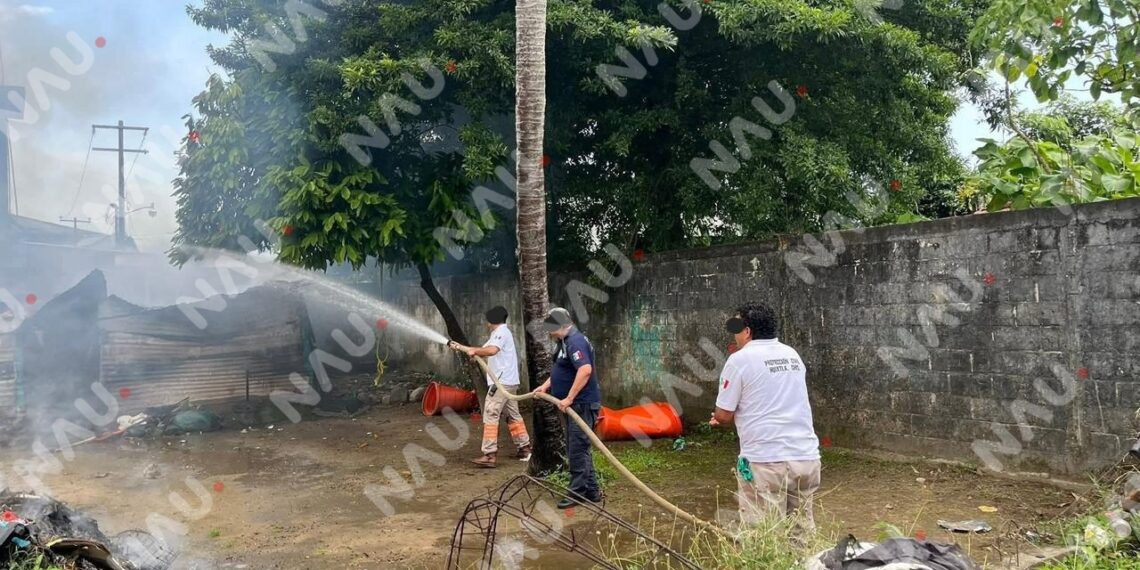 Incendian su vivienda durante una riña de pareja en Huixtla