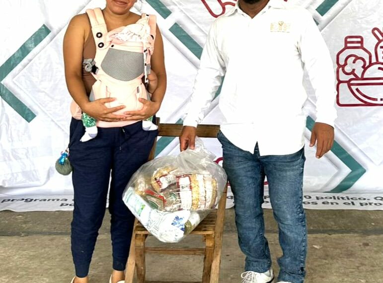 Sistema DIF Tuxtla Chico realiza la entrega de despensas a mujeres embarazadas y personas con discapacidad