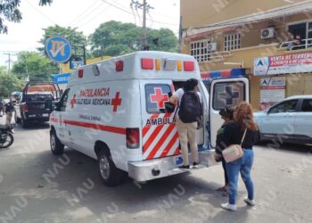 Conductora intenta dar vuelta prohibida y provoca choque con motorista en Tapachula
