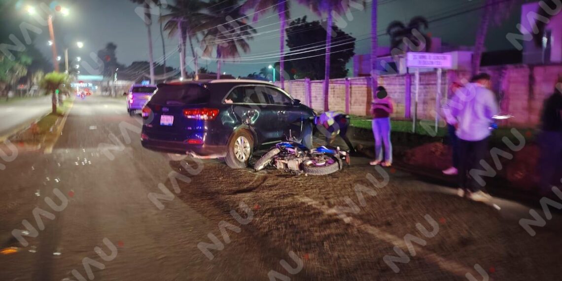 Intentó dar vuelta en “U” y provoca accidente en la carretera a Puerto Madero