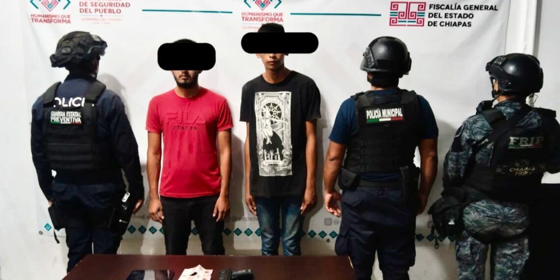 Detienen a dos sujetos por presunto asalto a un consultorio en Tuxtla Chico