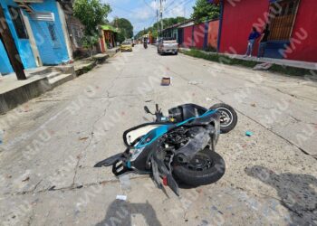 Menor de 14 años resulta herida en accidente entre motocicleta y camioneta en Mapastepec