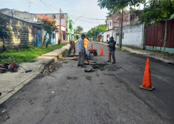 Ayuntamiento de Tapachula continúa trabajos de mantenimiento vial en diversos sectores