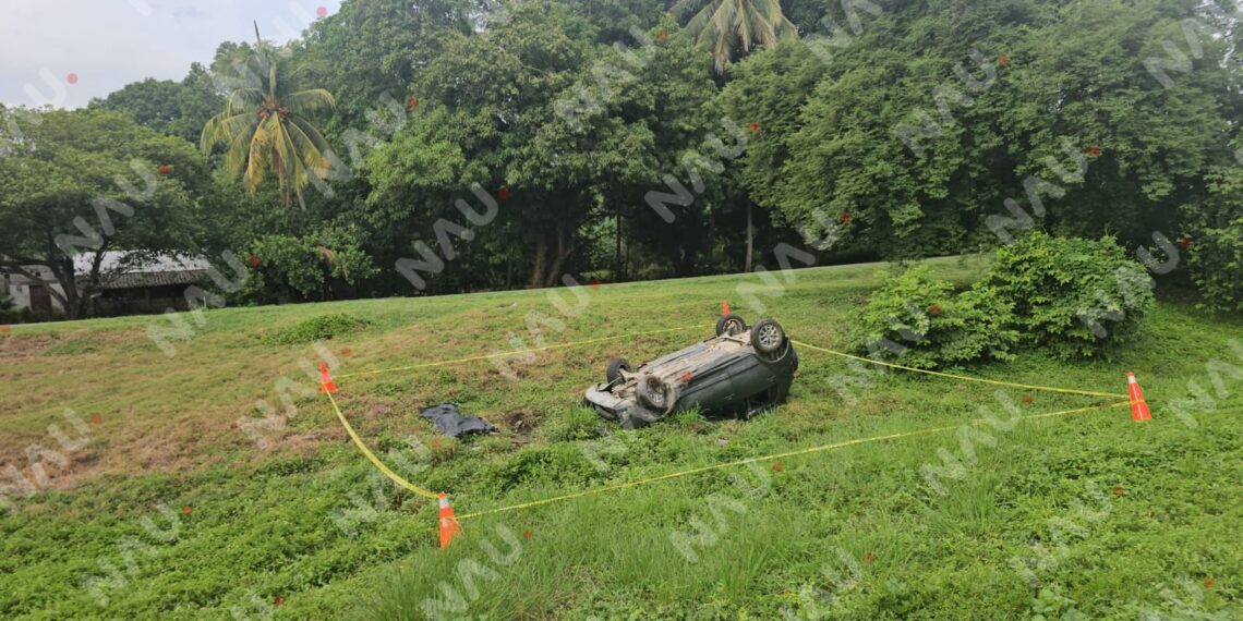 Vuelca automóvil en la carretera Pijijiapan – Mapastepec; un muerto y cinco lesionados, entre ellos tres menores