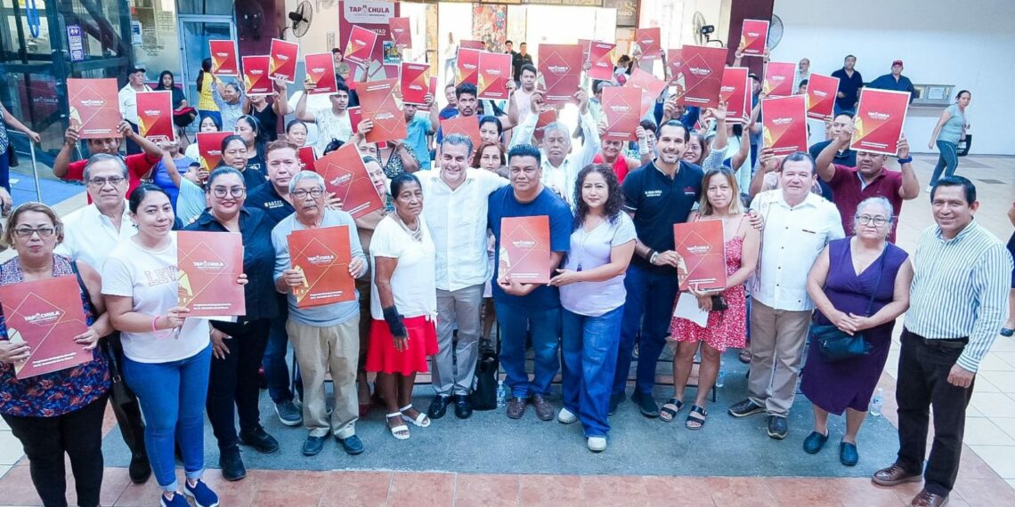 Con entrega de escrituras públicas, cumplimos compromisos de campaña: Yamil Melgar