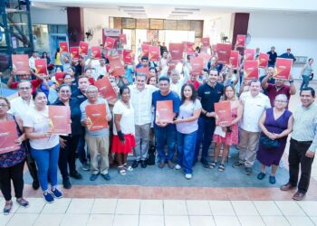 Con entrega de escrituras públicas, cumplimos compromisos de campaña: Yamil Melgar