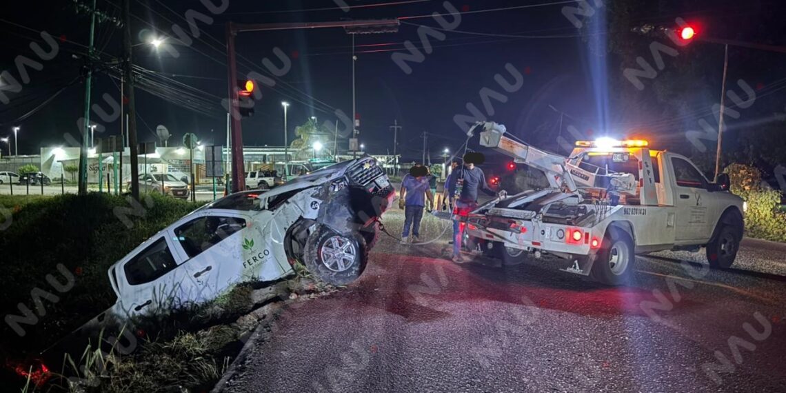 Pierde el control y termina en un dren pluvial en Tapachula
