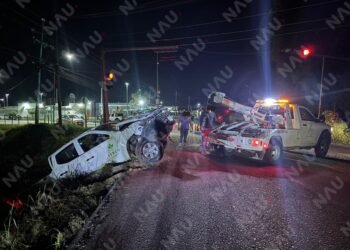 Pierde el control y termina en un dren pluvial en Tapachula