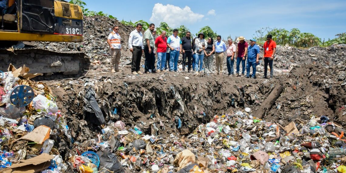 Gestión de Elmer Vázquez impulsa solución a quema de basura en Ayutla
